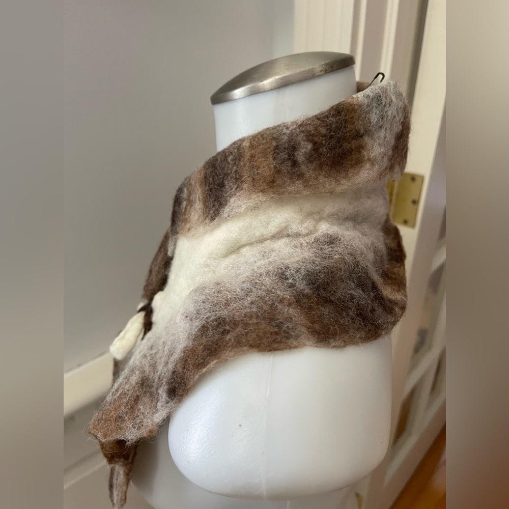 Unique hand crafted wet felted merino wool scarf/collar - Picture 7 of 7
